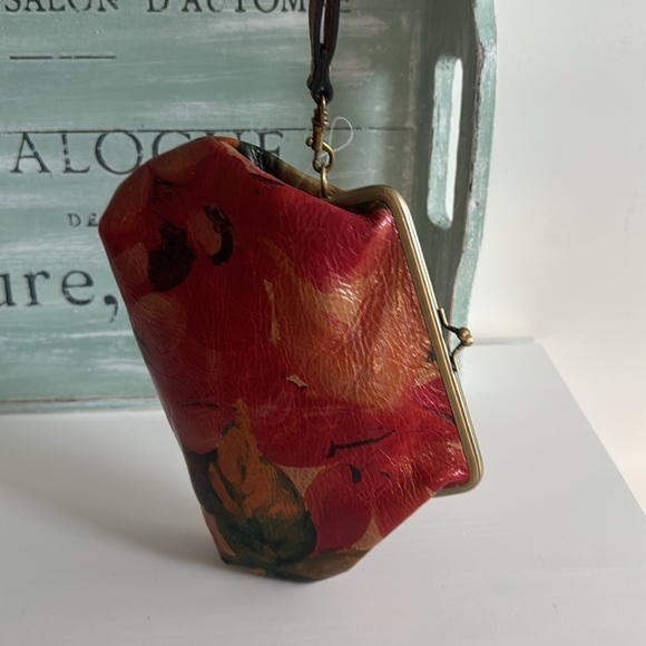 Patricia Nash Kiss Lock Pink Red Green Floral Wristlet NWOT - Picture 8 of 10